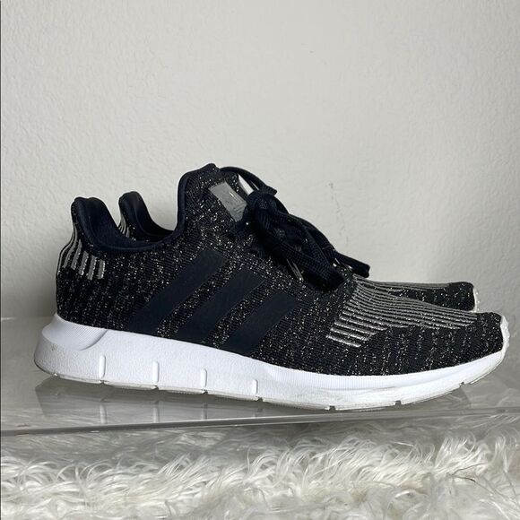 Adidas Women's Swift Run Sneaker | Black/Silver Metallic | size 8.5 - Picture 2 of 10